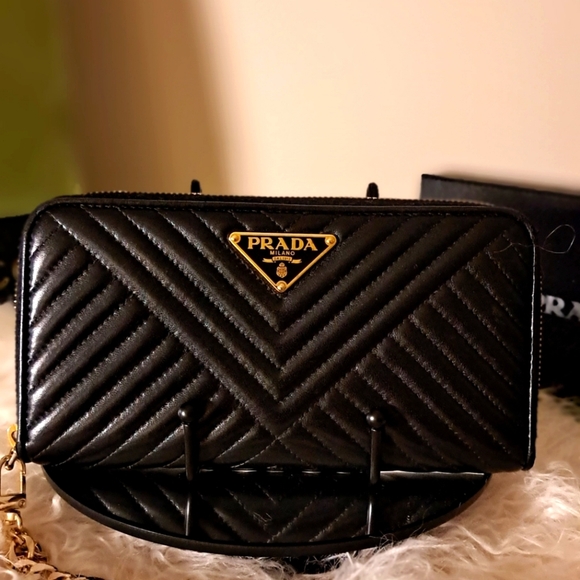 🔥🔥Prada Nappa Impunture Zip-Around Wallet - Picture 1 of 15